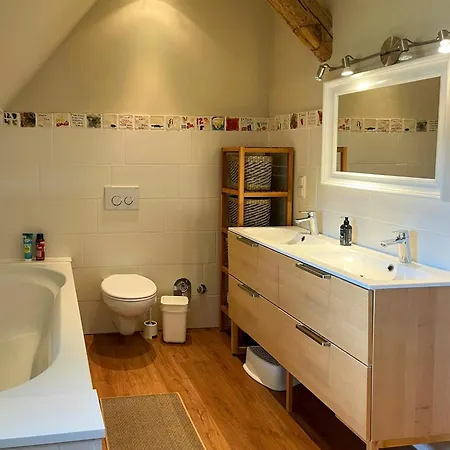 Historic Farm With Space For Large Groups Сasa de vacaciones Wangels